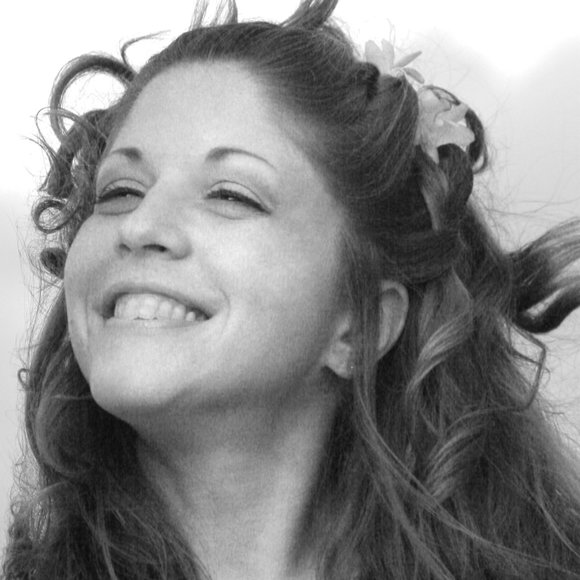 Meet your Posher, Kat - Picture 2 of 2